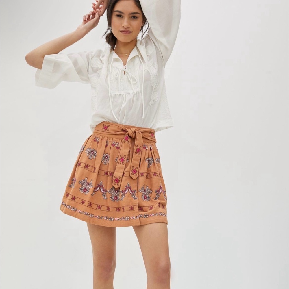 Meghan Embroidered Mini Skirt size 6